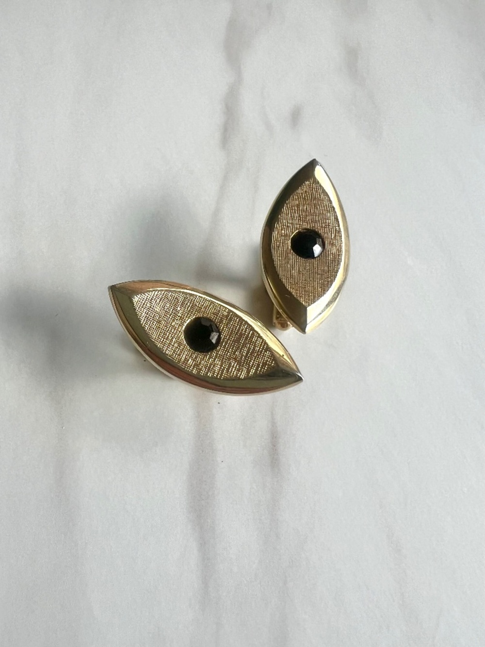 Vintage Cufflinks Cuff Links Gold Tone Black Gem Stone Eye Oval